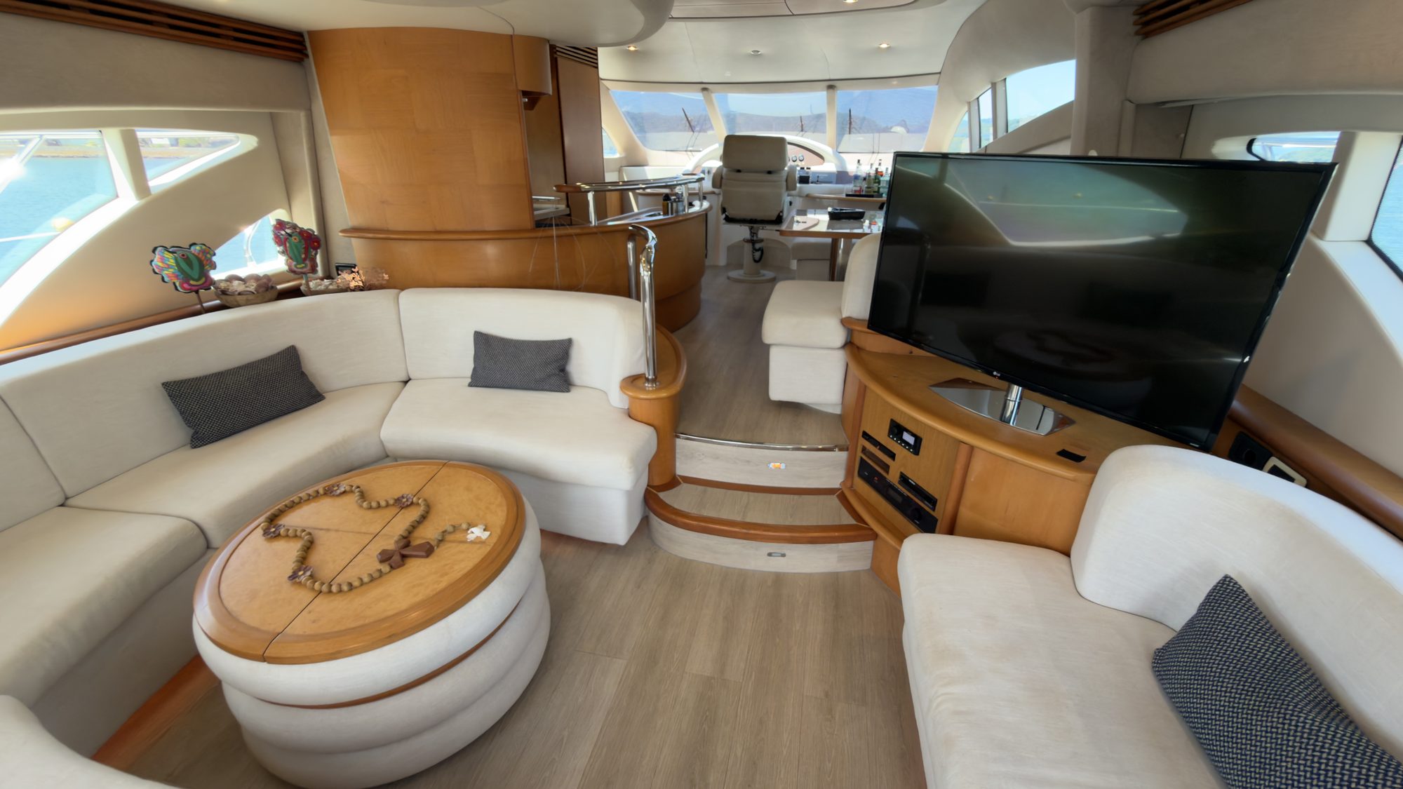 Detalhe do Intermarine 680 Full em Angra dos Reis
