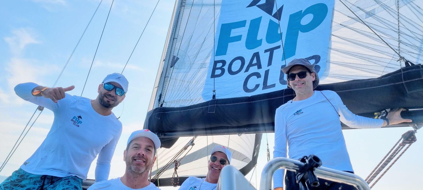 Tripulação Flip em regata com vela do Flip Boat Club
